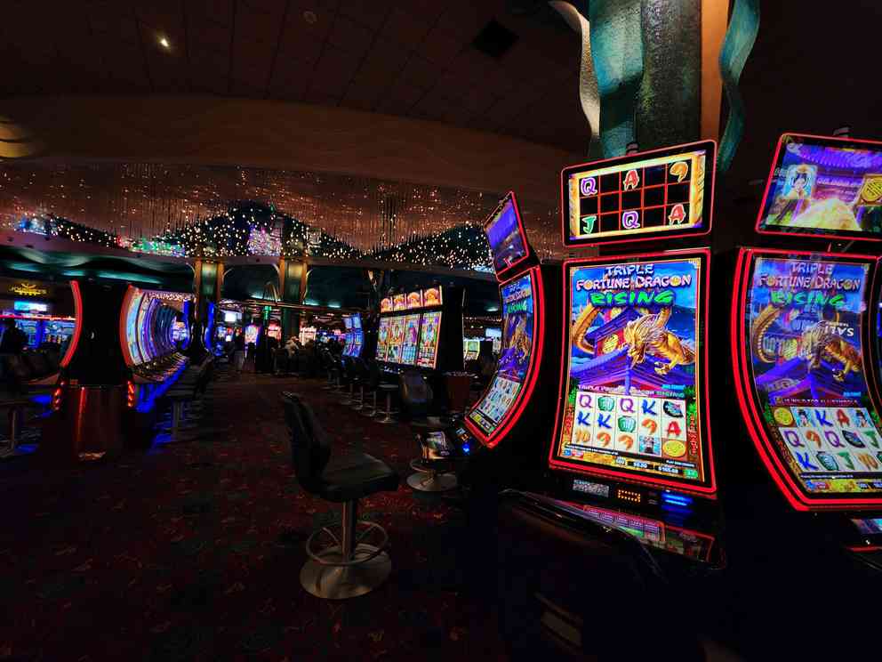 Les jeux de casino en direct vs les jeux basés sur le hasard aléatoire (RNG)